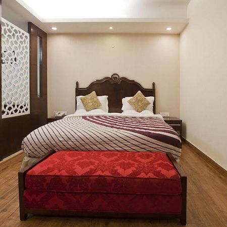 Oyo Premium Pitampura Hotell New Delhi Exteriör bild