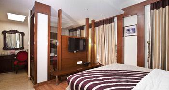 Oyo Premium Pitampura Hotell New Delhi Exteriör bild