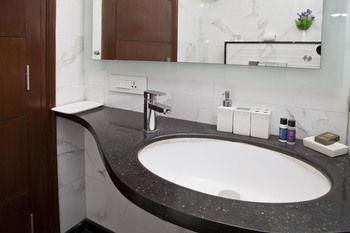 Oyo Premium Pitampura Hotell New Delhi Exteriör bild