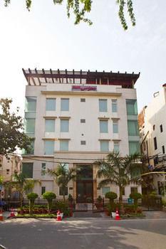 Oyo Premium Pitampura Hotell New Delhi Exteriör bild