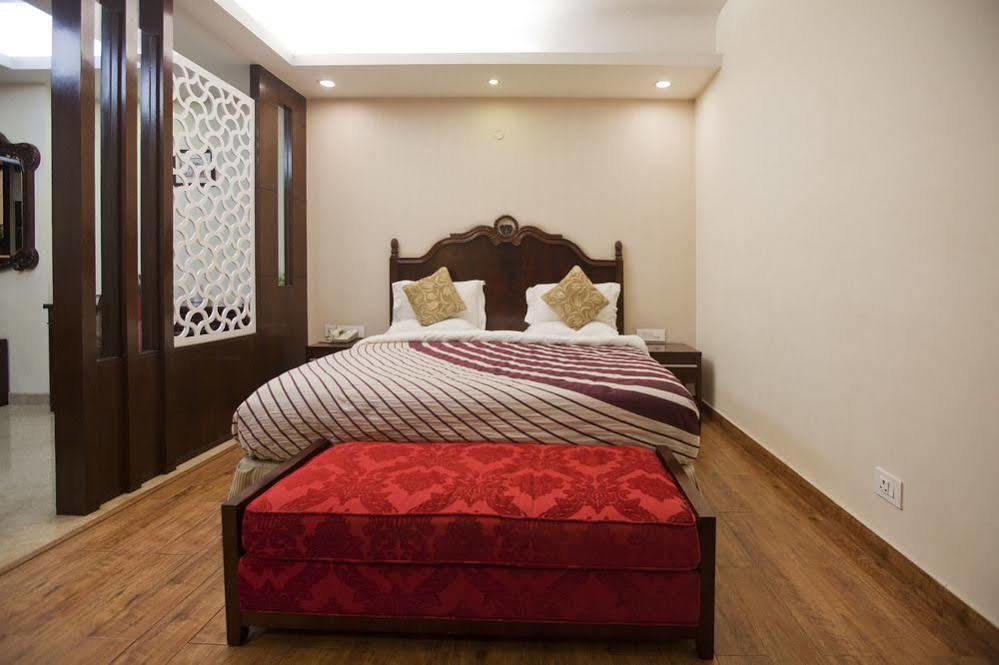 Oyo Premium Pitampura Hotell New Delhi Exteriör bild